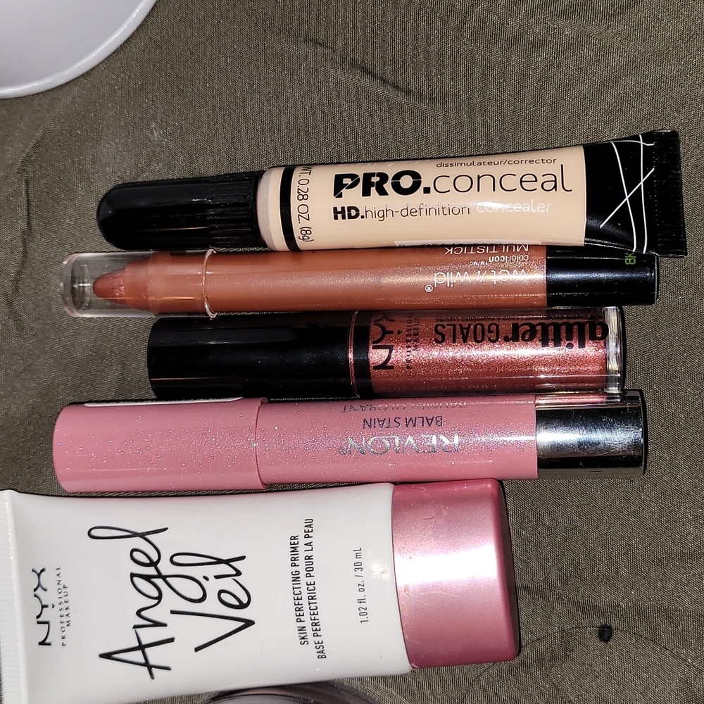 makeup bundle - Picture 2 of 3